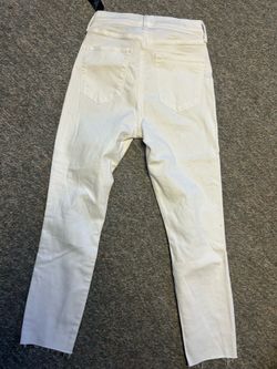 Abercrombie & Fitch white high rise skinny jeans with distressed details. Size: 4/27" new with tags