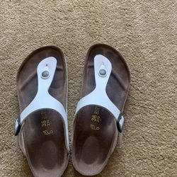 Gizeh White Birkenstock (womens 36 / size 6) Classic style!
