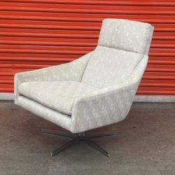 Mid Century Modern Swivel Lounge Chair 