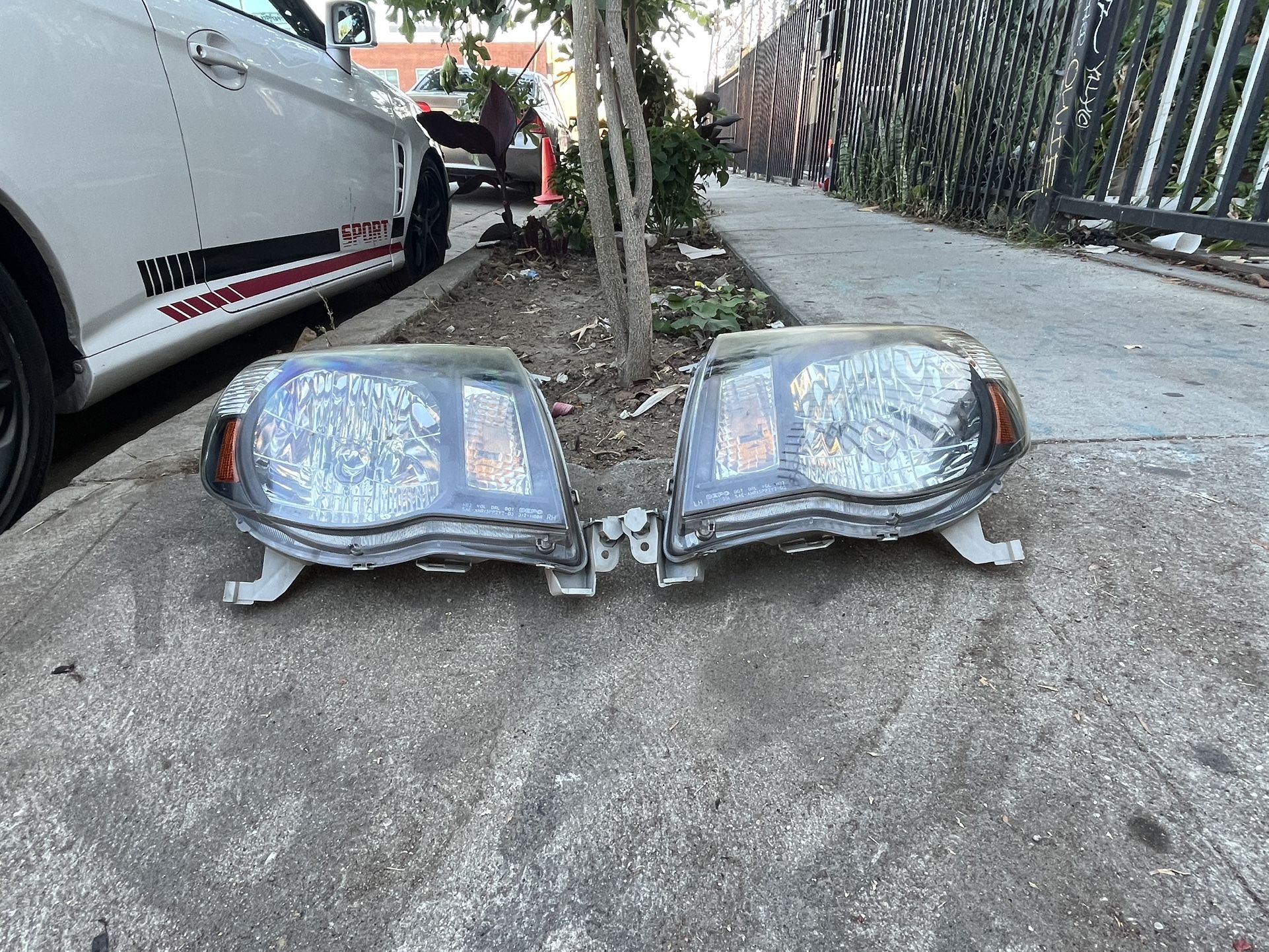 Headlights Toyota Tacoma 2005-2008
