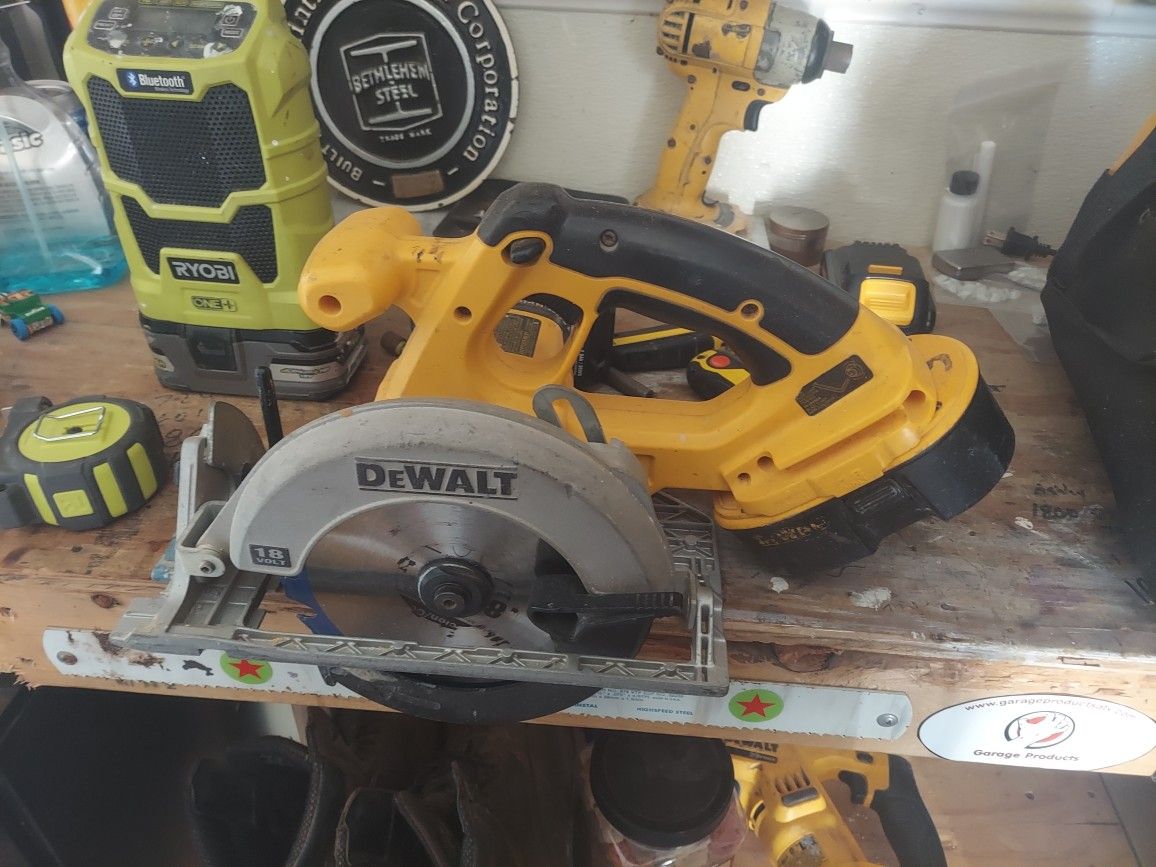 18 Volt Saw And Vacuum And Impact