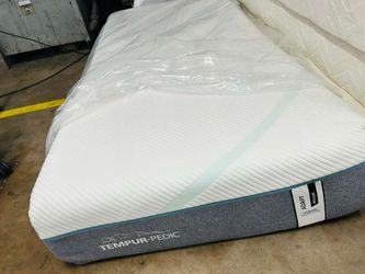 Twin Xl Tempurpedic Adapt Médium Mattress And Boxspring 