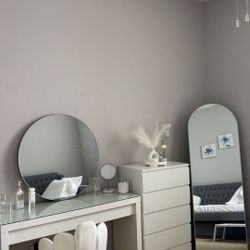 READ DESCRIPTION-NEED IT GONE BY 11/22