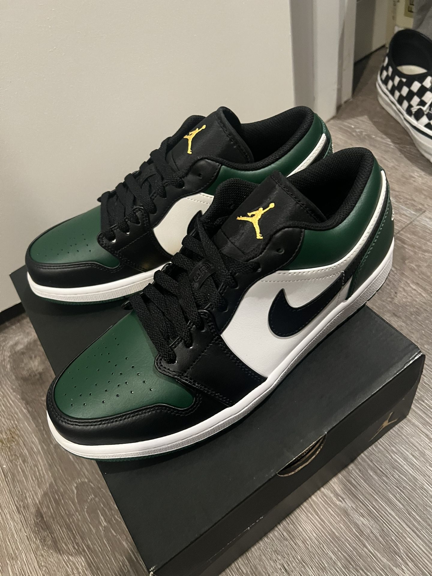 Jordan 1 9.5M Green Toe