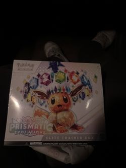 Pokémon Prismatic Elite Trainer Box 