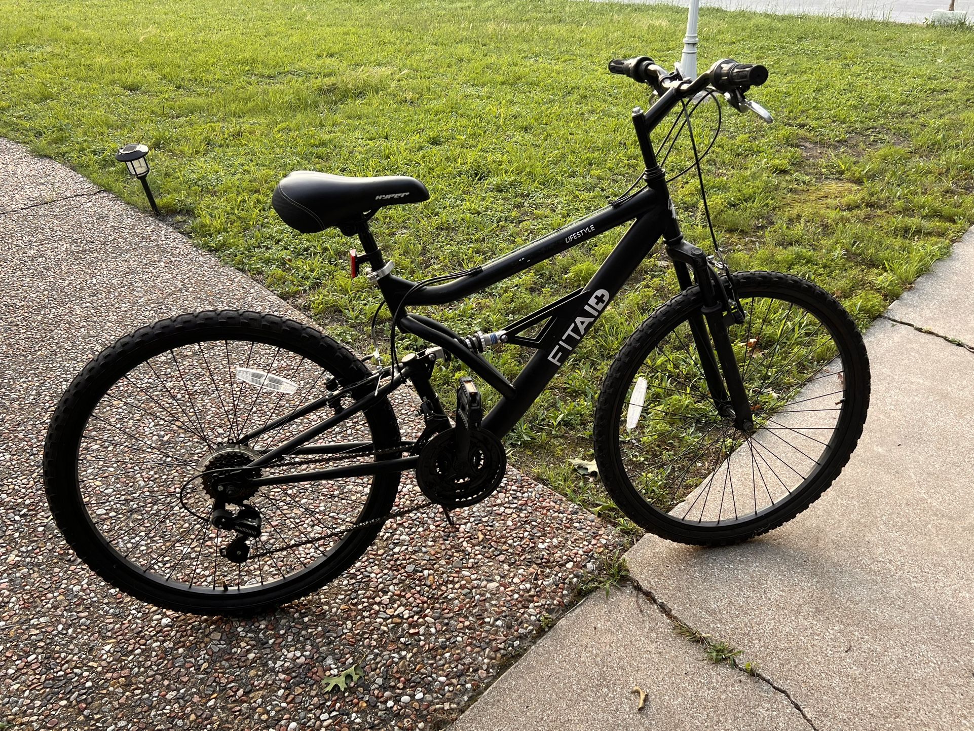 Bicicleta de Montaña Hyper Bicycles Shocker Shimano de 26, Ruedas