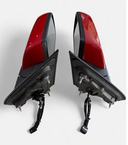 14-18 Chevy Silverado OEM PN: 771796, 771797 Side Mirrors Assembly. Pair.