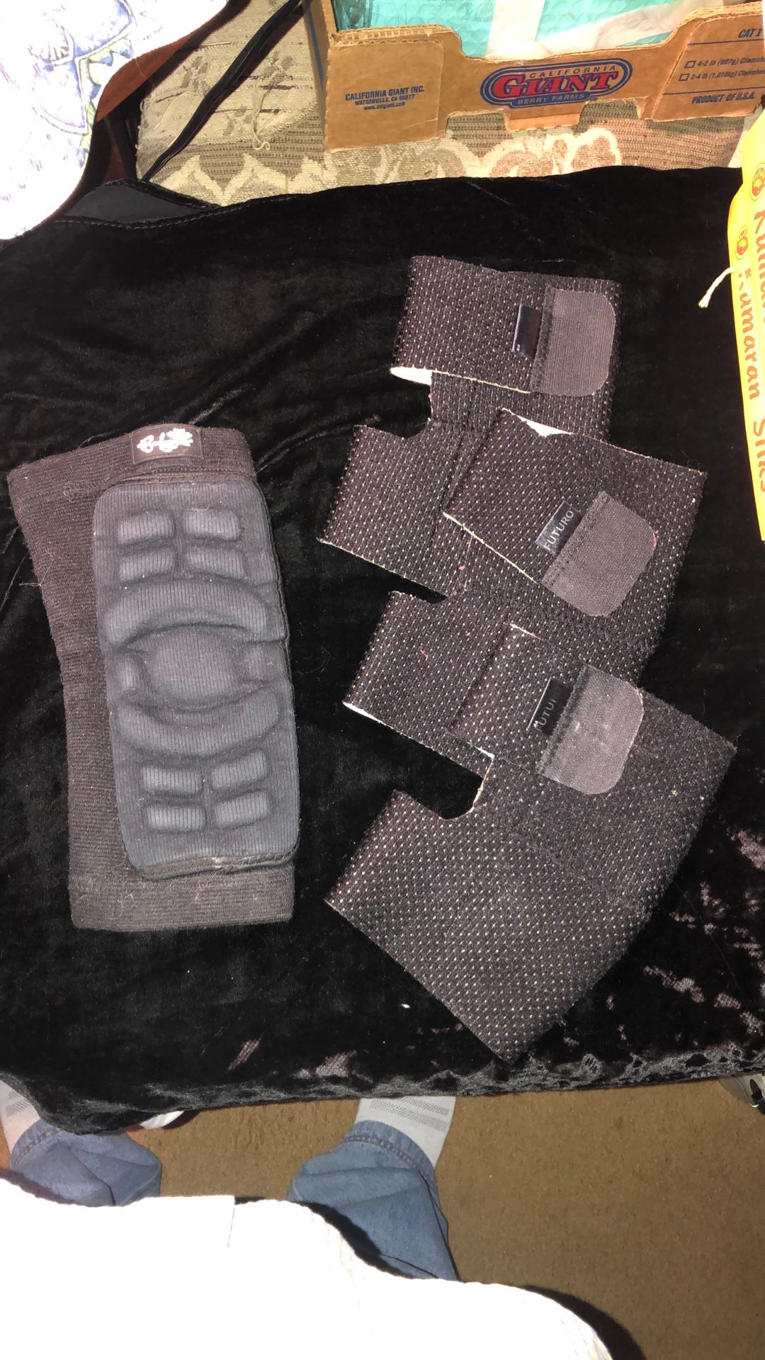Knee Stabilizing Pads (4). Futuro , Body pros