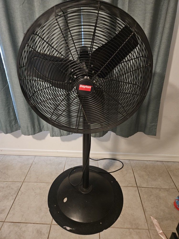 Dayton 24 Inch Diameter Pedestal Fan