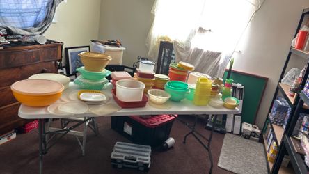 Tupperware lot
