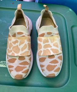 MarkNason woman   Giraffes pattern size 6