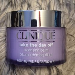 LARGE CLINIQUE TAKE THE DAY OFF