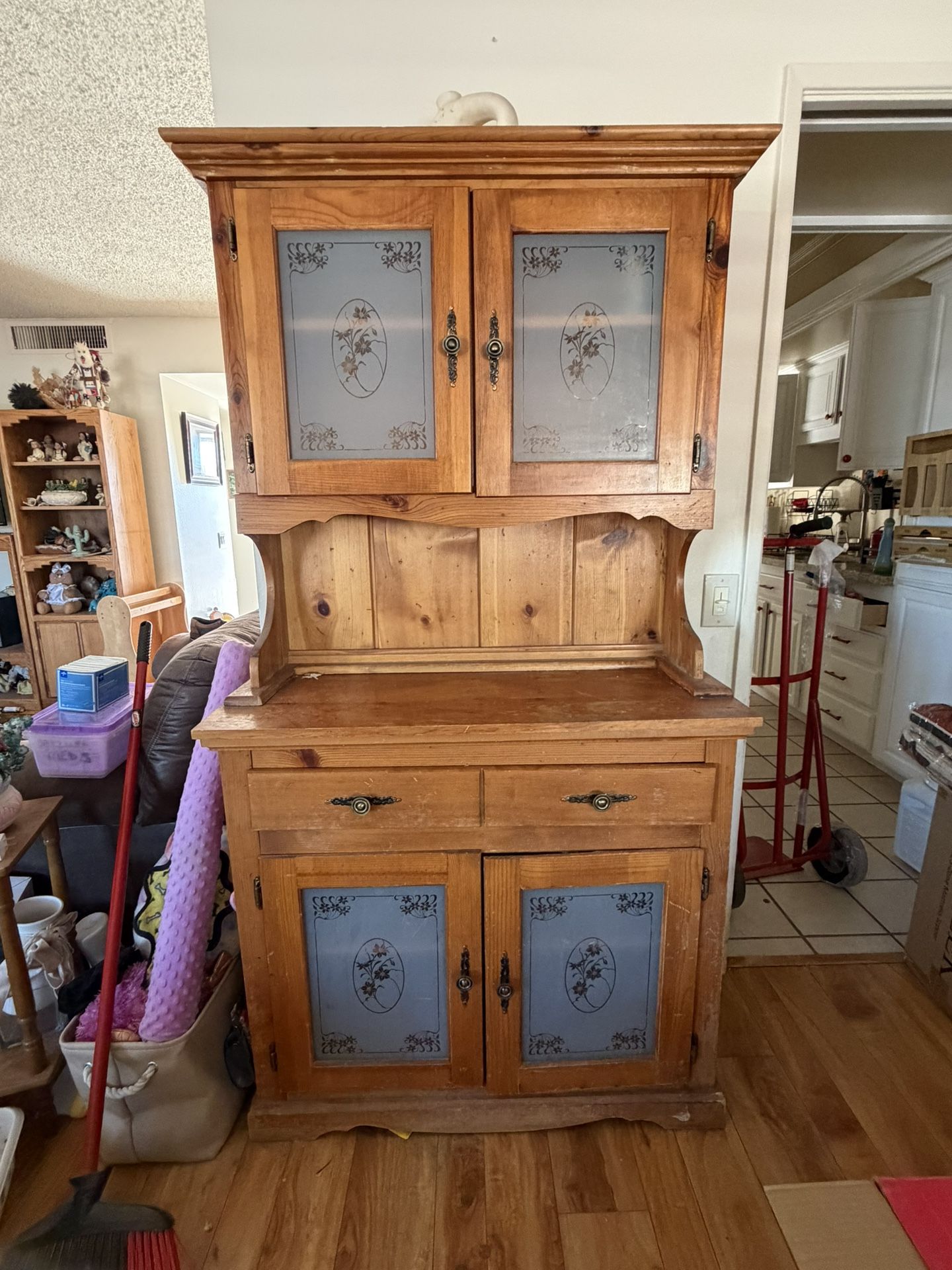 Vintage Solid Wood Hutch / China Cabinet 
