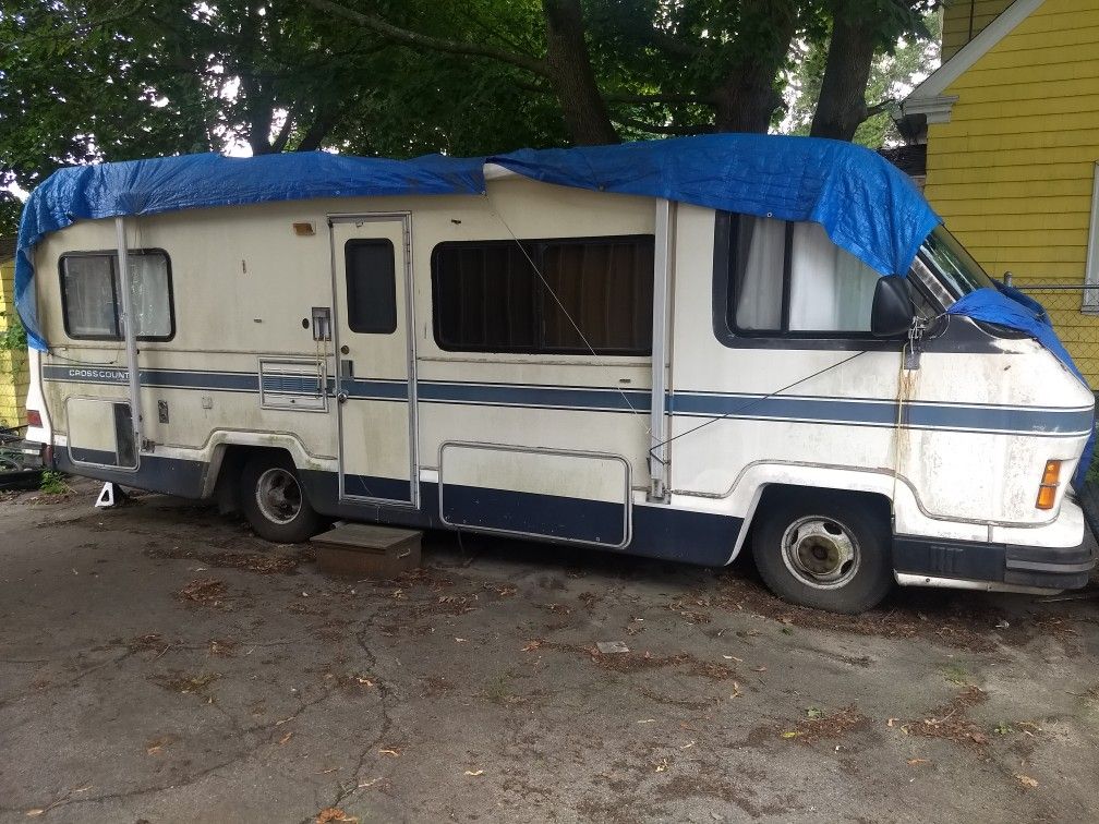 1985 Sportscoach Cross Country 29' RV motorhome