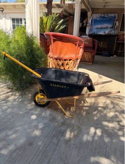 Stanley Jr. Kids Wheelbarrow