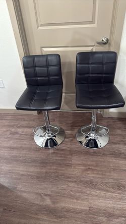 Two black benches in perfect condition, one for $50 or both for $80.