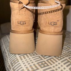 UGG BOOTS SIZE 8 BRAND NEW