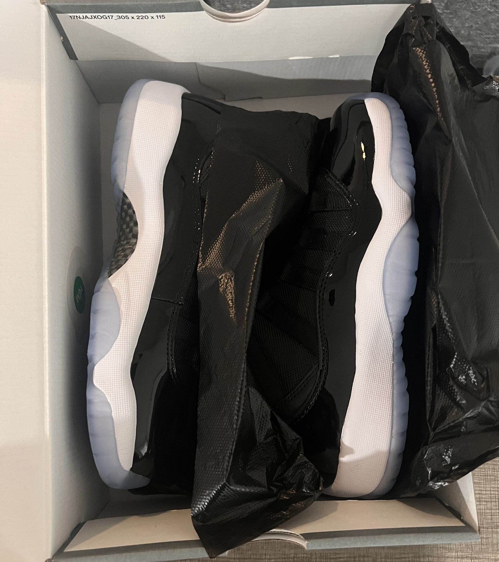 Air Jordan Retro 11 Size 6.5y NEW