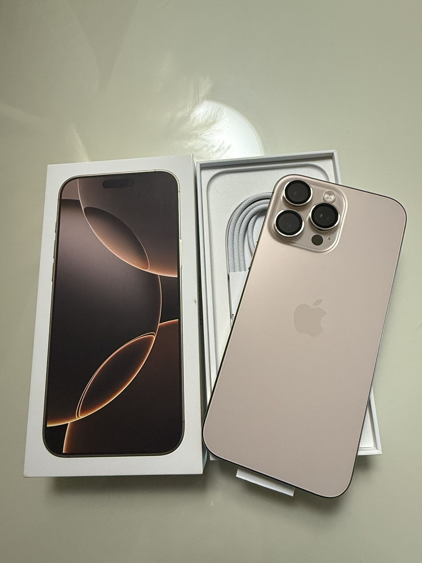 iPhone 16 Pro Max