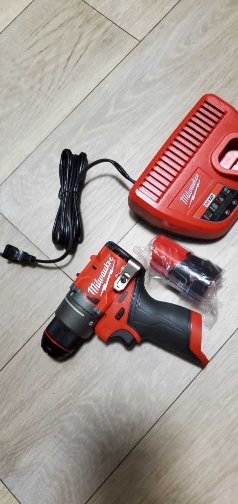Milwaukee Fuel Drill Kit
