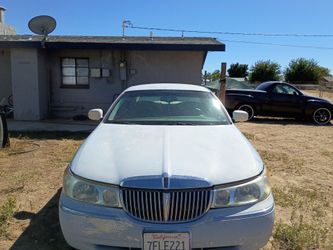 Lincoln Town Car White Sedan