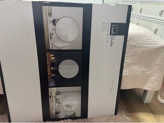 Round mirror