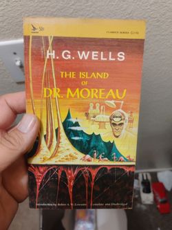 The island of Dr Moreau H G Wells paperback