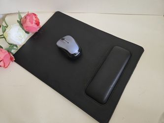 Black Ergonomic Mouse Pad with Wrist Rest. Gel Wrist Support Mouse Pad Non-slip