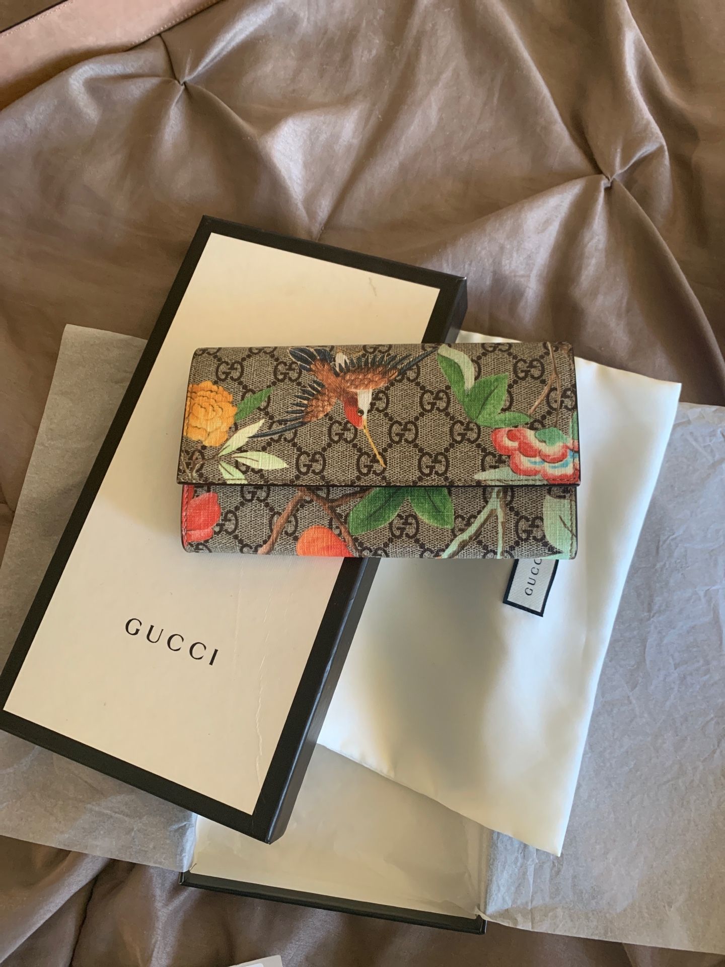 BRAND NEW women’s GUCCI wallet