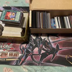 Over 600 Vintage And Modern Yugioh Cards. Lots Of Holos.
