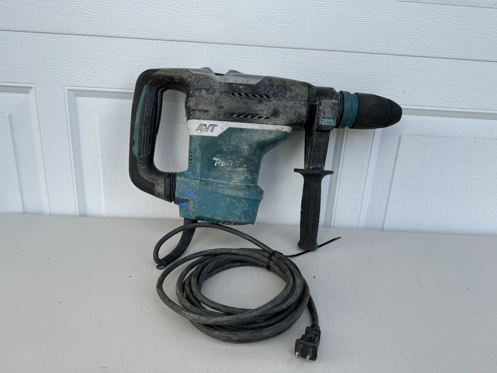 Makita 1-9/16” SDS-Max Rotary Concrete/Masonry Hammer
