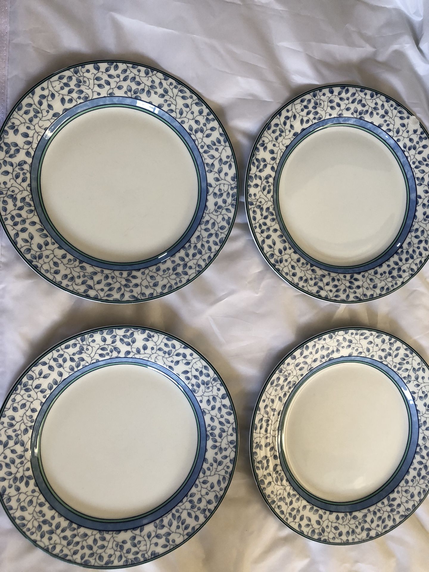 Mikasa Susanne Dinner Plates Blue White Leaves Spal Portugal 10.5" Set of 4