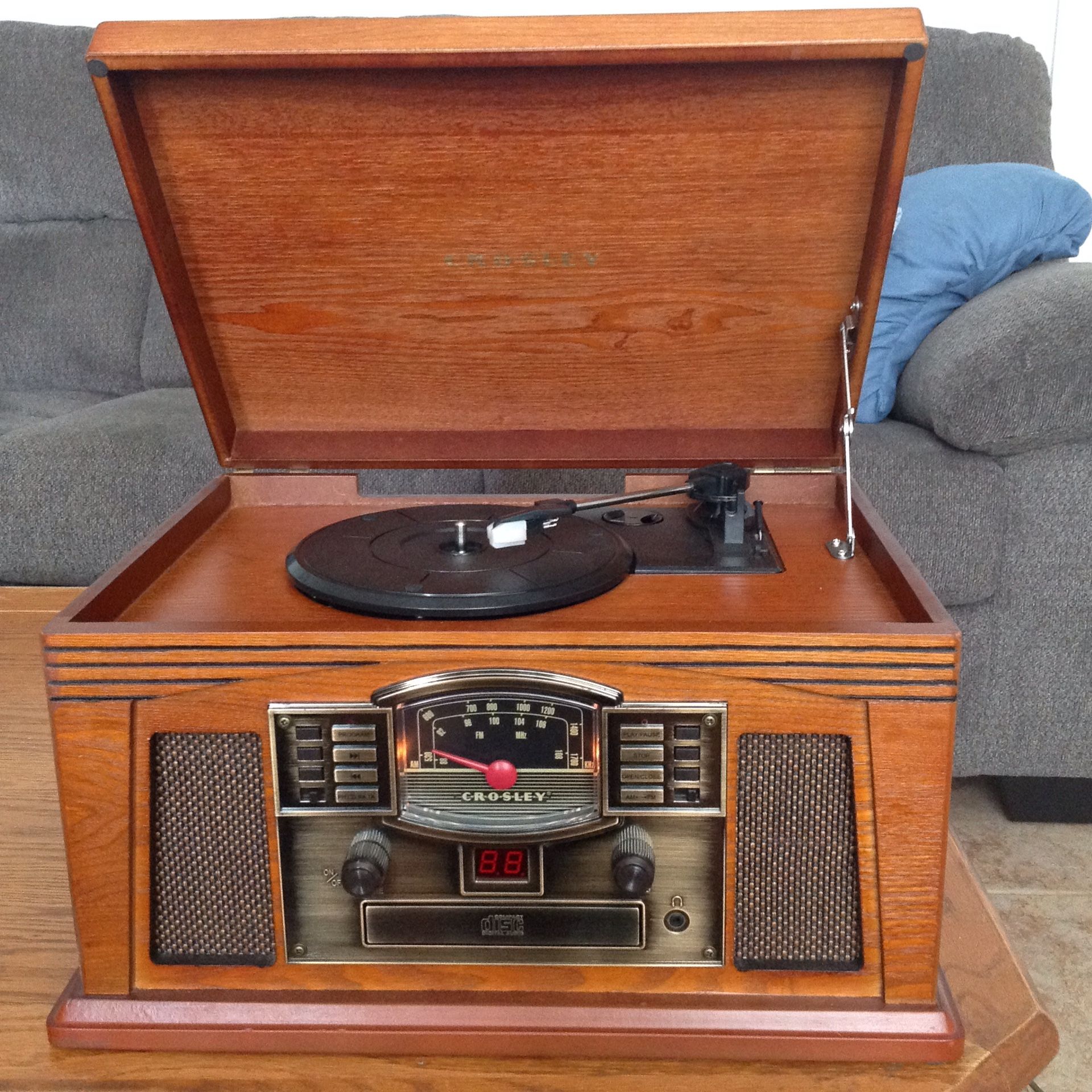 CROSLEY All in one STEREO, CASSETTE PLAYER, CD PLAYER, and TURNTABLE