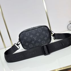 Black Louis Vuitton Messenger Bag – Excellent Condition