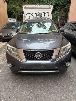 Nissan Pathfinder SUV Dark Gray