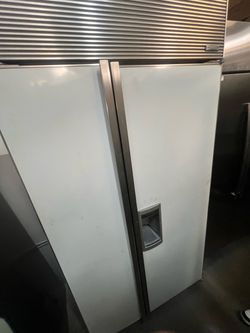 Subzero 42”White Side-by-Side Refrigerator with Ice Dispenser