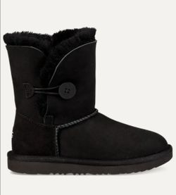 UGG SIZE 6