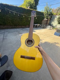 Lucero LC100 Classical Guitar - Excellent Condition