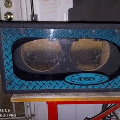 Jensen subwoofer box holds 2 subs