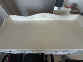 Dresser with 7 drawers