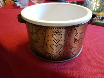 Telefloral casserole dish and holder.