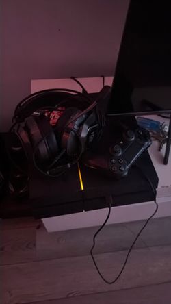 PS4 wit controller and 2 games trade for ps5 and wit controller