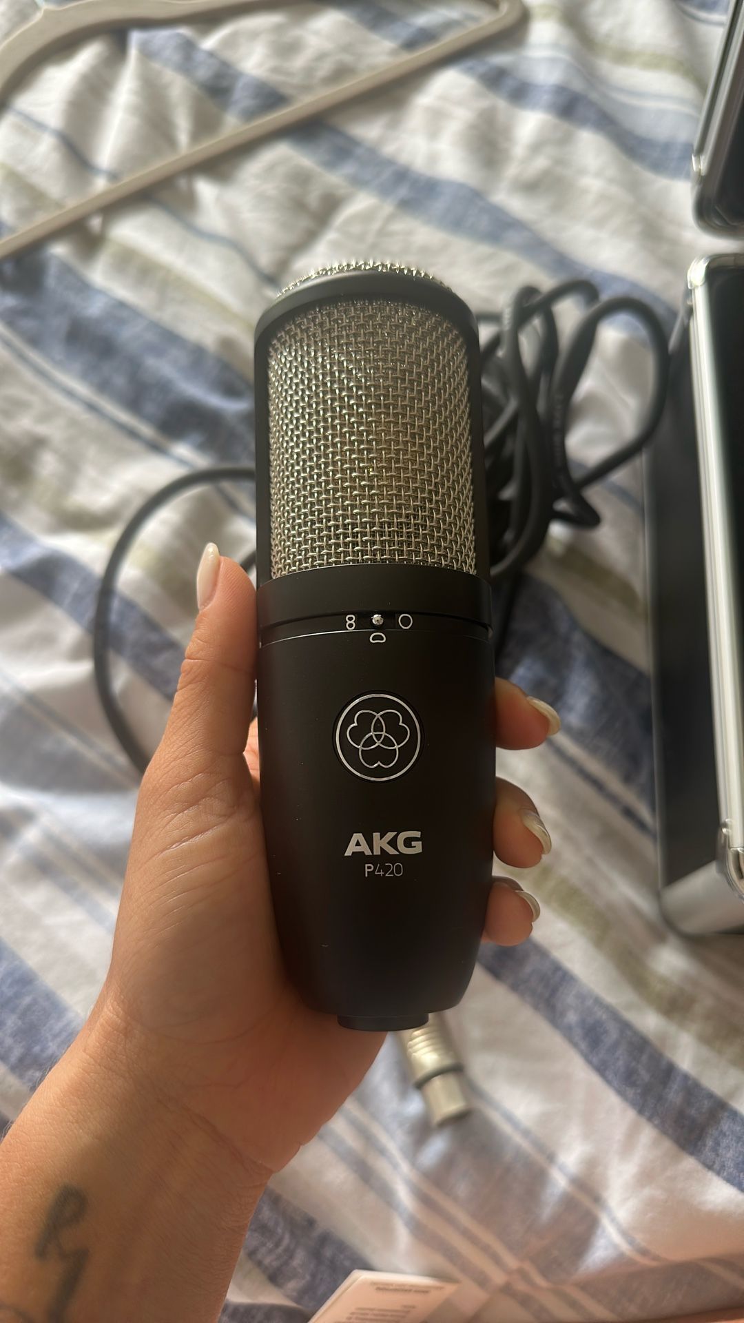 AKG 420 Microphone