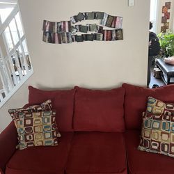 Multi Colored Living Room Set w/Matching Pillows 