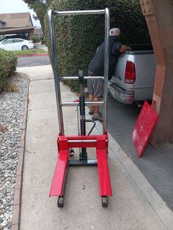 Dayton compact manual hydraulic hand stacker