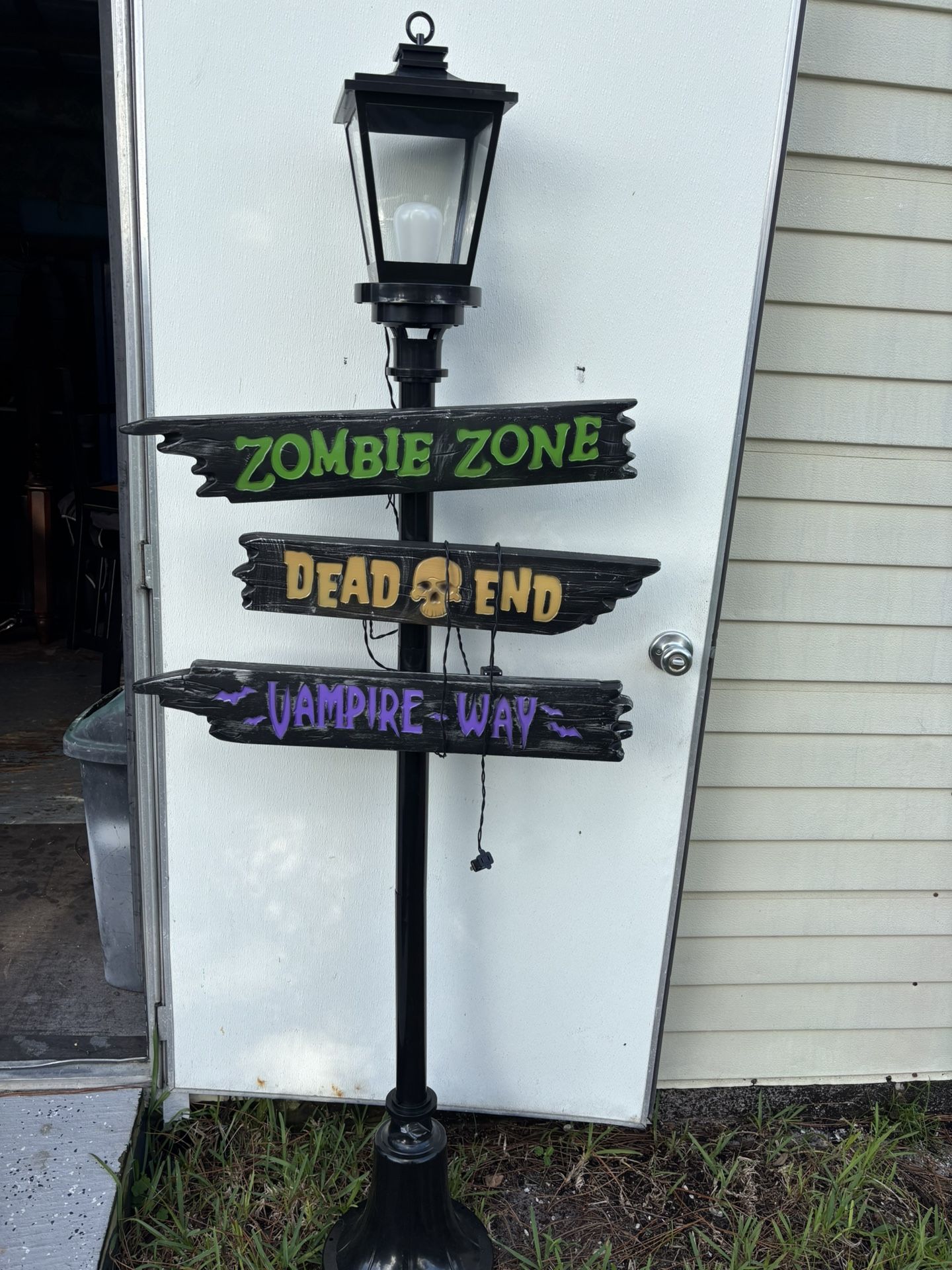 6' Halloween Lamp Post 