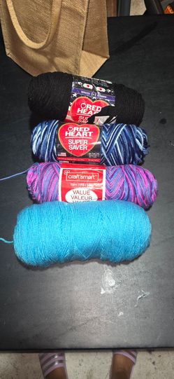 Lot of 4 Worsted Weight Yarn Skeins (Red Heart Super Saver & Craft Smart)
​