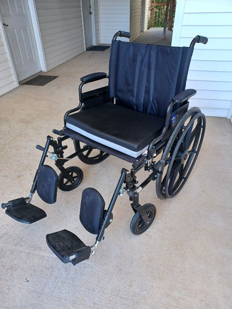 Medline Wheelchair (20"x16" seat)