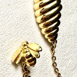 Monet bee and bee hive chain pin brooch 