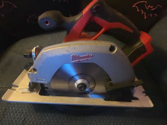 $140 OBO.   Milwaukee M18 6-1/2" Circular Saw (2630-20)- WITH BATTERY XC 5.0 RED LITHIUM ION BATTERY INCLUDED — $140  OBO